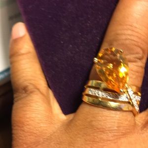 Ring 4 3/4 carats pear cut citrine and 19 round cut diamonds set in Yellow Gold